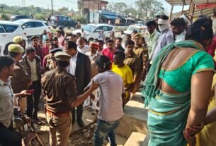 कुकुरगांव के पास बाइक फिसलने से गिरे पति-पत्नी को तत्काल पहुंचाया जिला अस्पताल