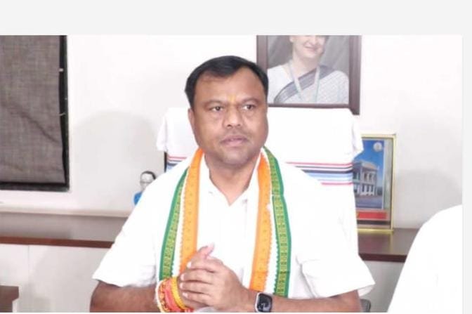 उर्वरकों की कीमत बढ़ाना मोदी सरकार का किसान विरोधी निर्णय – दीपक बैज*