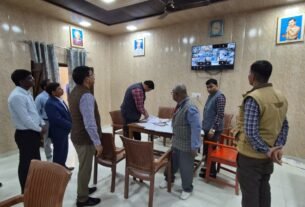 जिलाधिकारी द्वारा हाई स्कूल व इंटरमीडिएट बोर्ड परीक्षा के पहले ही दिन औचक निरीक्षण