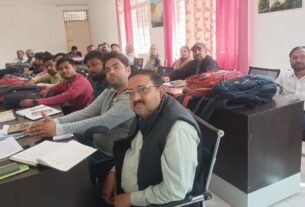 बैठक में दिए गए निर्देशों का सभी लेखपाल कड़ाई से पालन करें : एसडीएम*