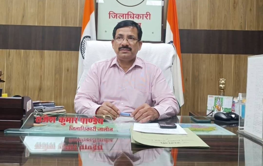 जिला निर्वाचन अधिकारी राजेश कुमार पाण्डेय ने युवाओं व आमजन से मतदाता सूची में नाम सुनिश्चित करने की अपील