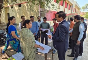 विशेष प्रगाढ़ पुनरीक्षण अभियान में जिला निर्वाचन अधिकारी ने 100 से अधिक बूथों का किया निरीक्षण*