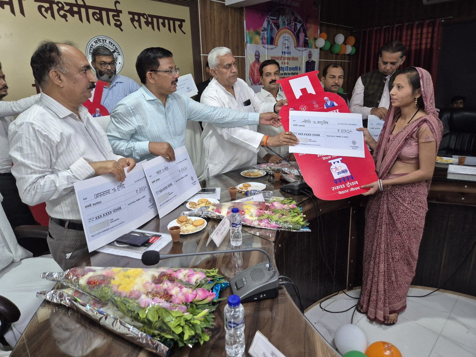 उज्ज्वला परिवारों को बड़ा तोहफा, बड़ी संख्या में पहुंचीं सभी वर्ग की महिलाएं