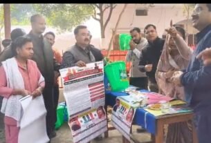 डोर-टू-डोर अभियान के अंतर्गत हरा एवं नीला कूड़ेदान का वितरण*