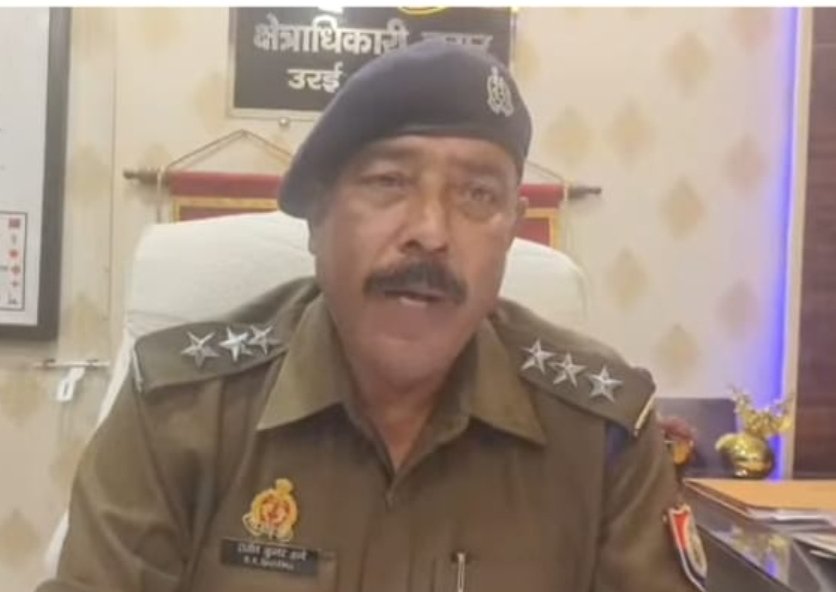 छत के रास्ते घुसे चोर, जेवर-नगदी ले गए; परिजनों को कमरे में बं