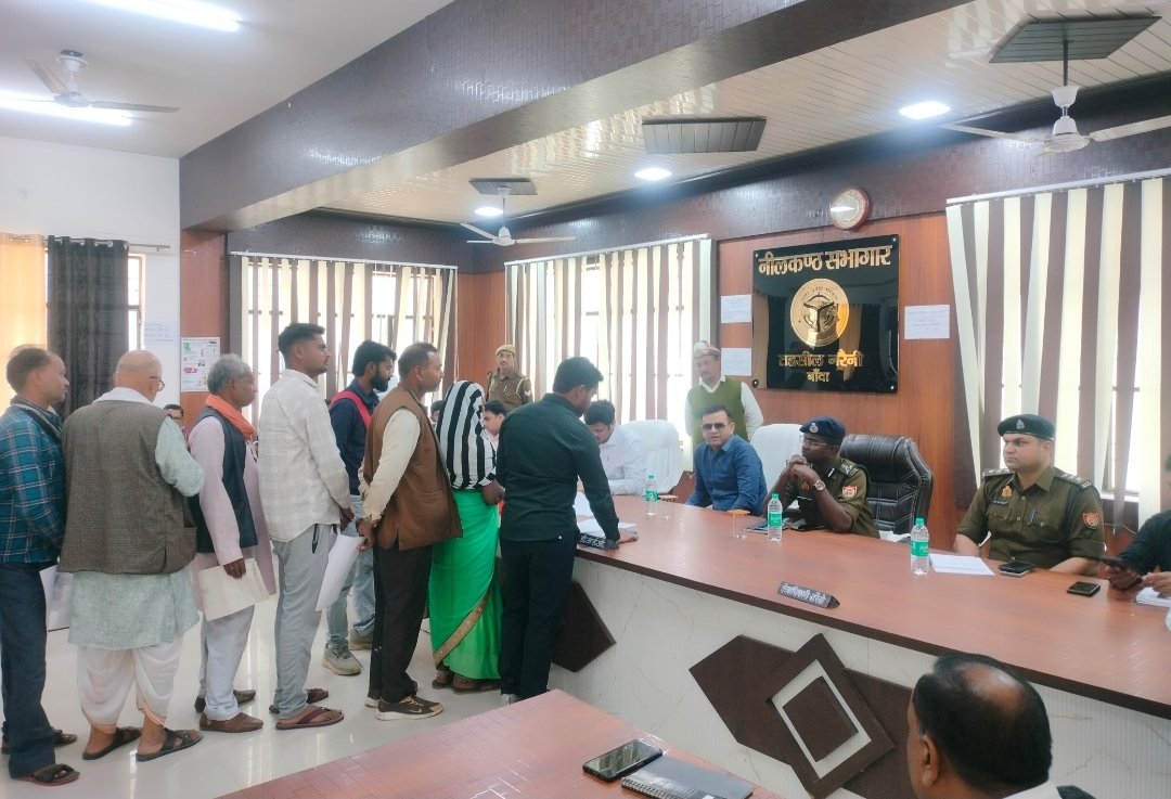 नरैनी में ‘सम्पूर्ण समाधान दिवस’ पर आयुक्त का औचक निरीक्षण, CHC में मिली खामियों पर सख्त निर्देश