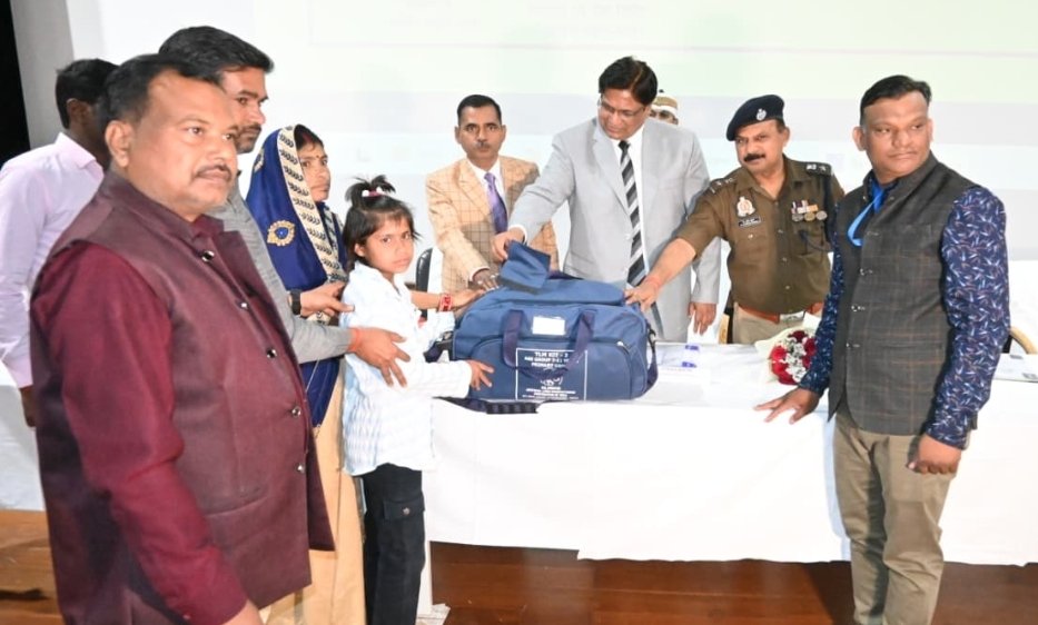 राजकीय मेडिकल कॉलेज उरई में मेगा विधिक सहायता शिविर का भव्य आयोजन*