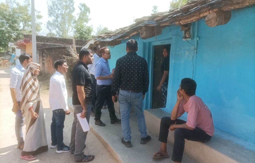 जिला स्वास्थ्य टीम ने फाइलेरिया उन्मूलन कार्यक्रम के तहत की लाभार्थियों की जांच-