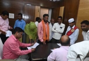 प्रधानमंत्री आवास योजना में गड़बड़ी का आरोप: तीन माह बाद भी समाधान नहीं, हितग्राही भटकने को मजबूर