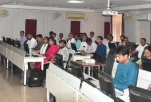 मकान सूचीकरण एवं मकानों की गणना के लिए ग्रामीण चार्ज अधिकारियों को दिया गया प्रशिक्षण