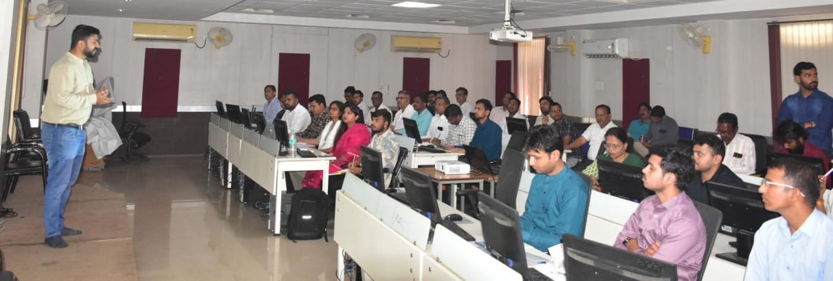 मकान सूचीकरण एवं मकानों की गणना के लिए ग्रामीण चार्ज अधिकारियों को दिया गया प्रशिक्षण