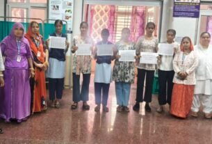 जिला अस्पताल में बालिकाओं ने लगवाई एचपीवी वैक्सीन, उपस्थित लोगों को किया जागरूक