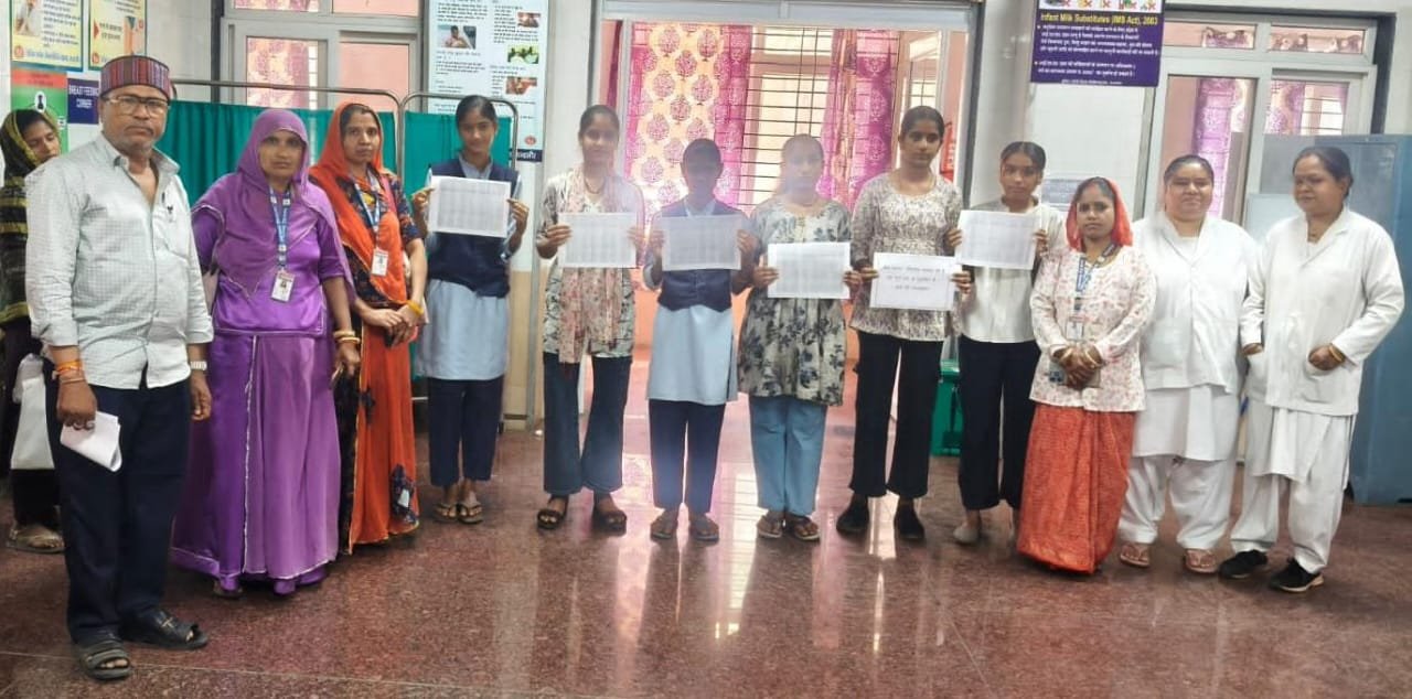 जिला अस्पताल में बालिकाओं ने लगवाई एचपीवी वैक्सीन, उपस्थित लोगों को किया जागरूक