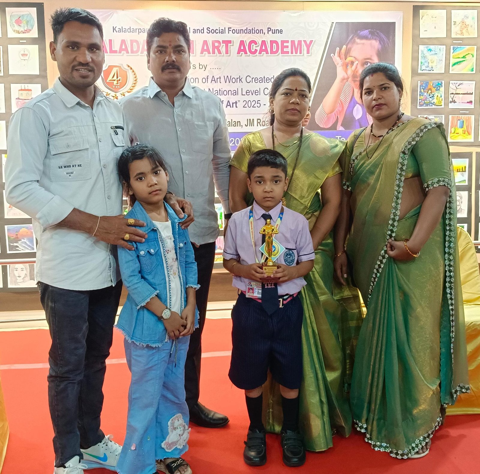 राष्ट्रीय स्तर की कला प्रतियोगिता में द ग्रेट आर्टिस्ट राजा रवि वर्मा प्रतिष्ठित अवार्ड से हर्षित हंस का सम्मान हुआ