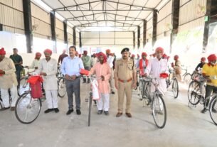 चौकीदारों के साथ संवाद कर प्रशासन ने बढ़ाया उत्साह, सुरक्षा व्यवस्था को लेकर दिए निर्देश