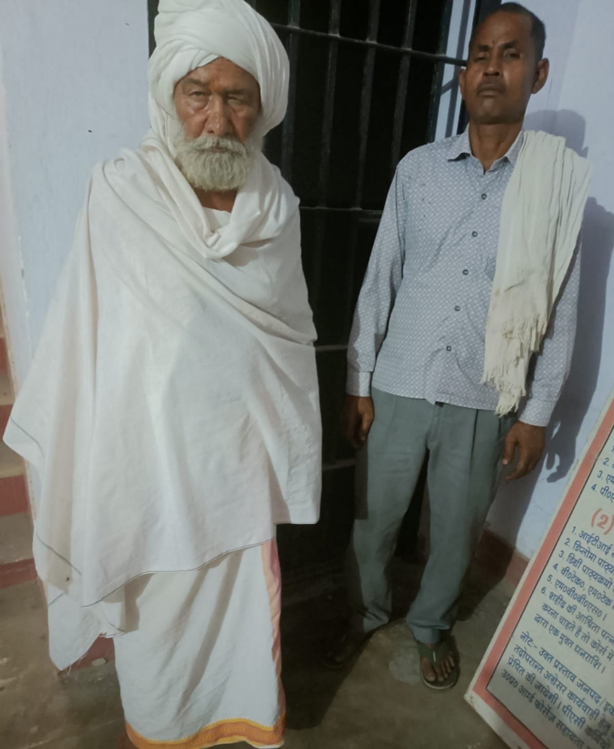 कोटरा थाना पुलिस द्वारा रक्त दंतिका कंधे महन्त फलाहारी बाबा को स्वयं की गाय को पीटने के आरोप में एक साथी सहित गिरफ्तार कर भेजा गया जेल*