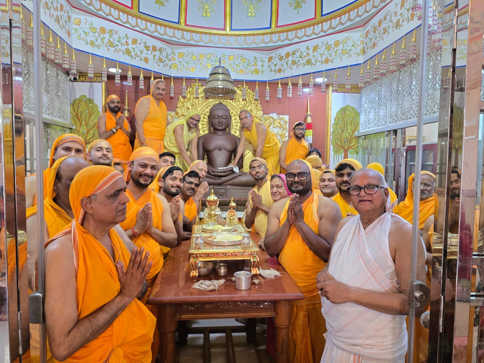 : दर्शन करने जैन मंदिर पहुंचीं AIIMS डायरेक्टर डॉ. अमिता जैन, हुआ भव्य स्वागत।