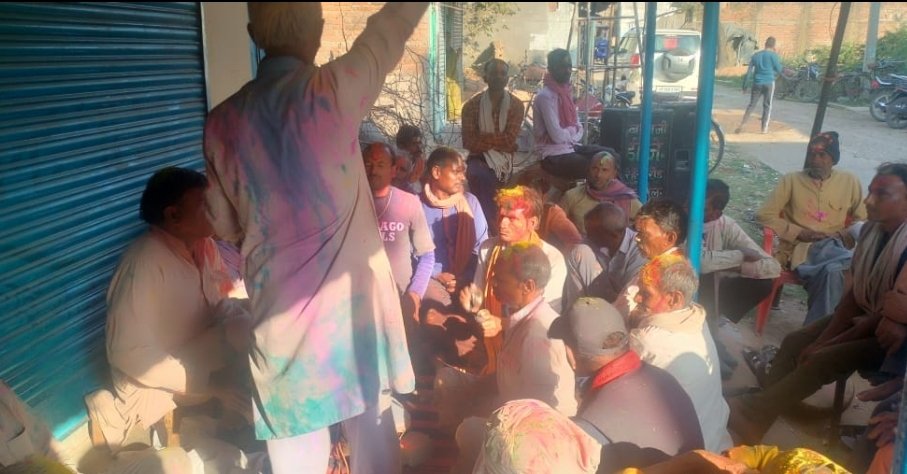 ढोलक की थाप में पारंपरिक होली गीतों के साथ मनाया रंगों का त्यौहार–
