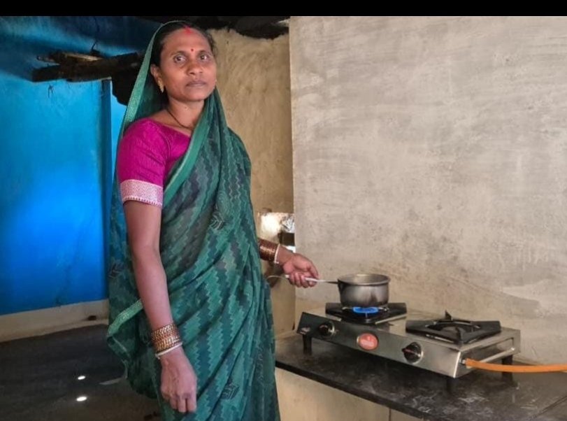 प्रधानमंत्री उज्ज्वला योजना से ललिता को धुएँ से मिली राहत, खाना बनाना हुआ आसान