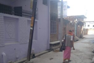 ठग साधु बनकर पहुंचे घर-घर, आधार कार्ड मांगते ही भाग खड़े हुए