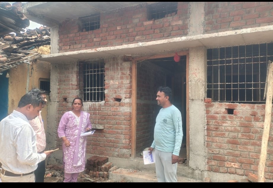 निर्माणाधीन पीएम आवासों को शीघ्र पूरा करने सीईओ ने दिये निर्देश