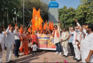 डॉ. संदीप सरावगी ने दिखाई आस्था की राह, भव्य शोभायात्रा को दी हरी झंडी