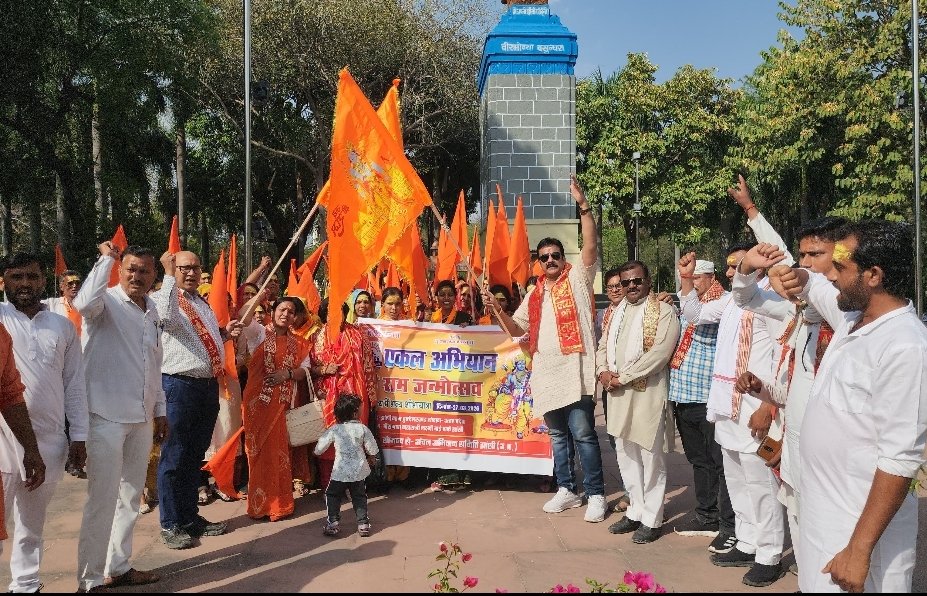 डॉ. संदीप सरावगी ने दिखाई आस्था की राह, भव्य शोभायात्रा को दी हरी झंडी