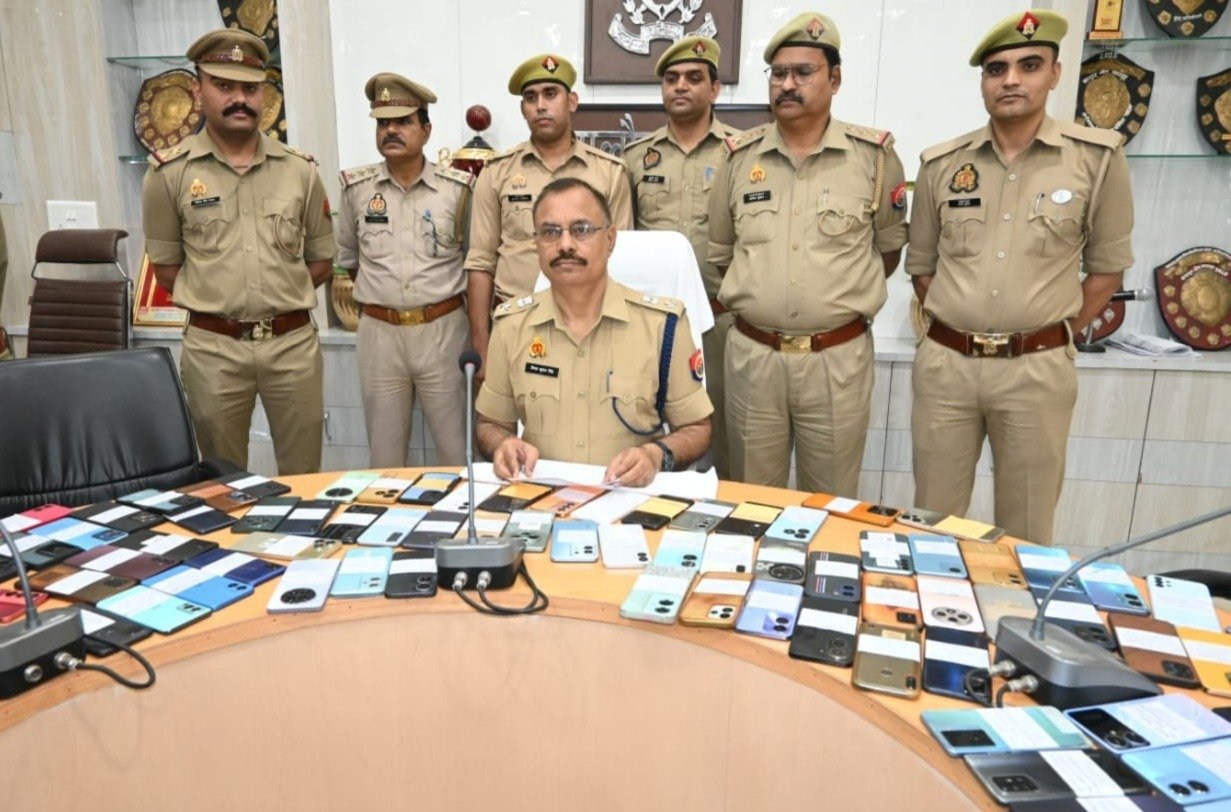 160 गुमशुदा मोबाइल बरामद, पुलिस टीम की सराहनीय कार्यवाही से स्वामियों के खिले चेहरे