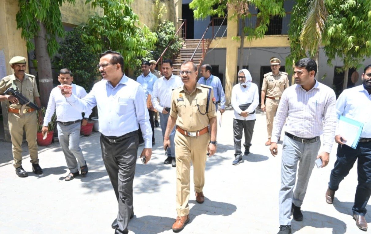 होमगार्ड्स इनरोलमेंट–2025 परीक्षा के लिए डीएम व एसपी ने किया निरीक्षण