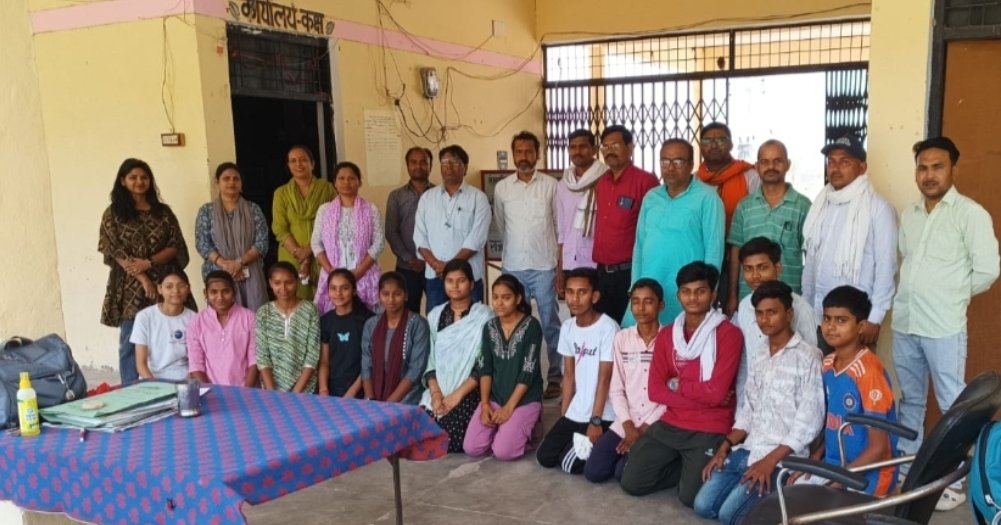 टीम संकल्प की सराहनीय पहल, 17 मेधावी गरीब बच्चों का जीजीआईसी करतल में निःशुल्क दाखिला