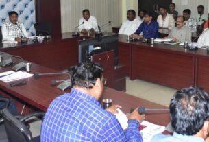 20 वर्ष पुराने दैनिक वेतनभोगियों को नियमित करने के दिए निर्देश