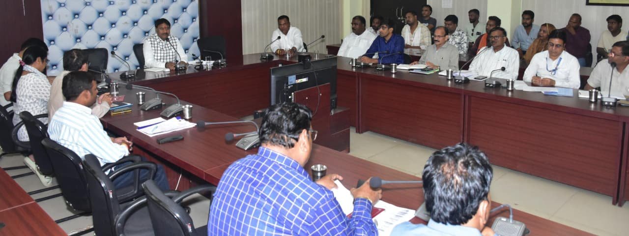 20 वर्ष पुराने दैनिक वेतनभोगियों को नियमित करने के दिए निर्देश