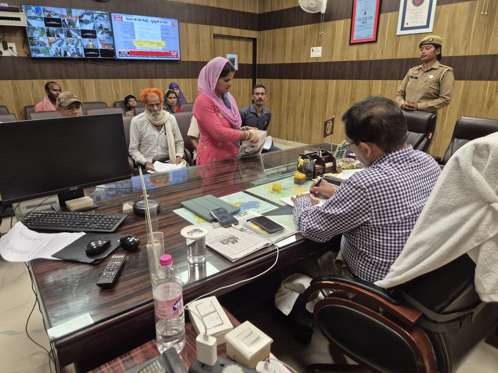 जनसुनवाई में डीएम ने सुनी हर फरियादी की आवाज, कई मामलों में मौके पर दिए समाधान के निर्देश*