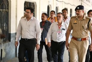 लेखपाल भर्ती परीक्षा के दौरान जिलाधिकारी एवं पुलिस अधीक्षक ने परीक्षा केंद्रों का किया संयुक्त निरीक्षण* 