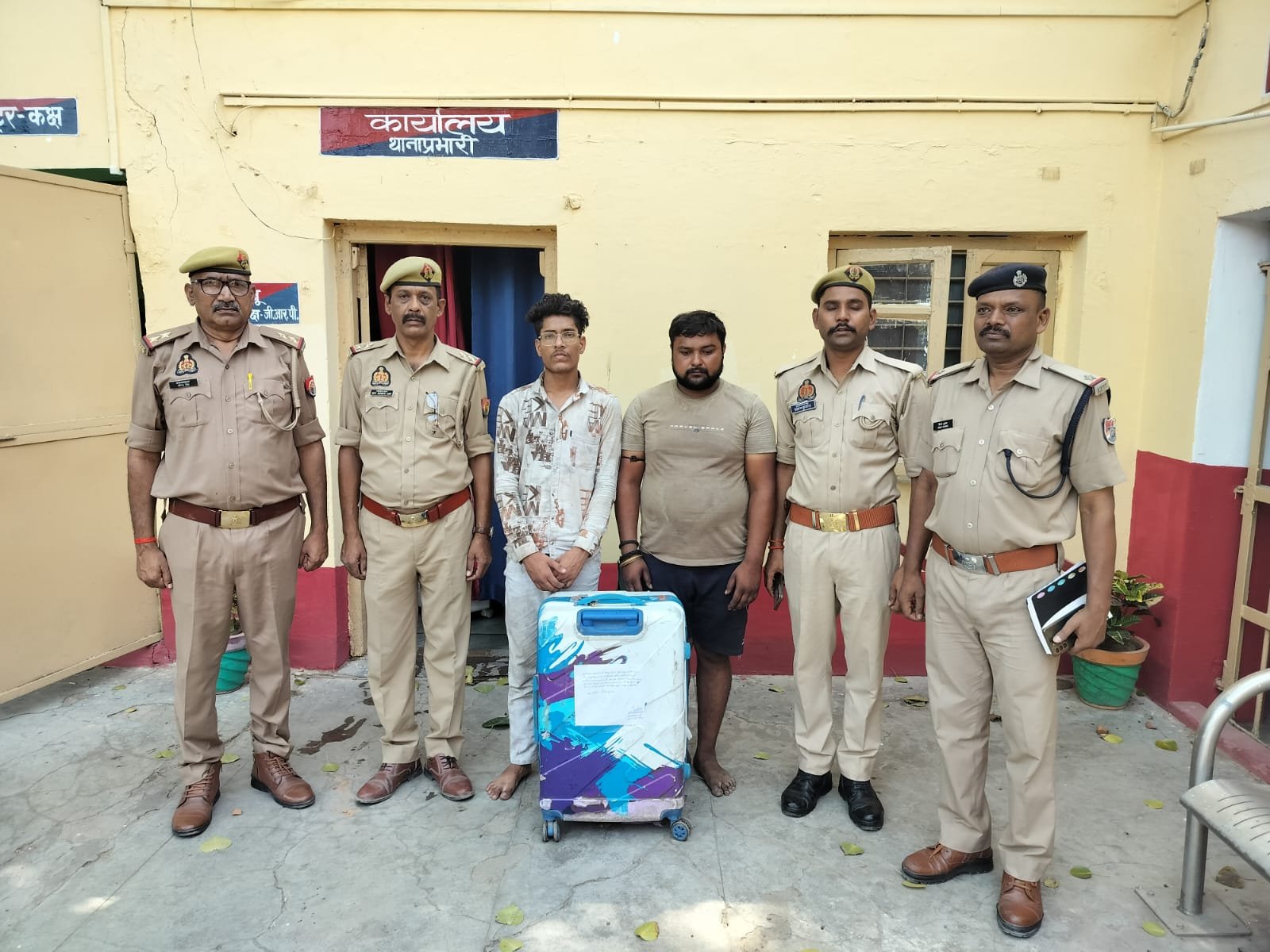 जीआरपी बांदा पुलिस द्वारा 02 शातिर गांजा तस्करो को किया गिरफ्तार*