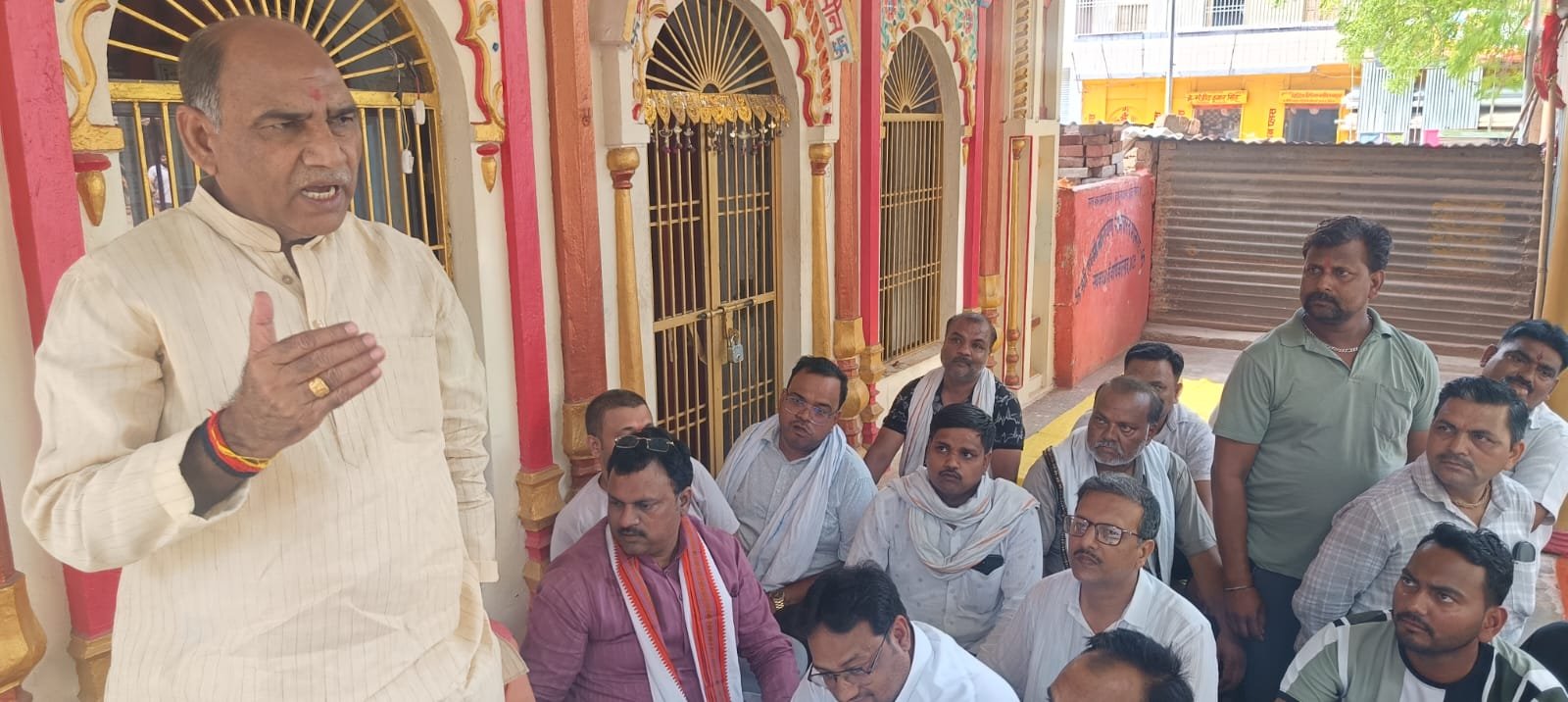 जालौन मे नगर मे नही चलेगा अतिक्रमण हटाओ अभियान–विधायक गौरीशंकर*