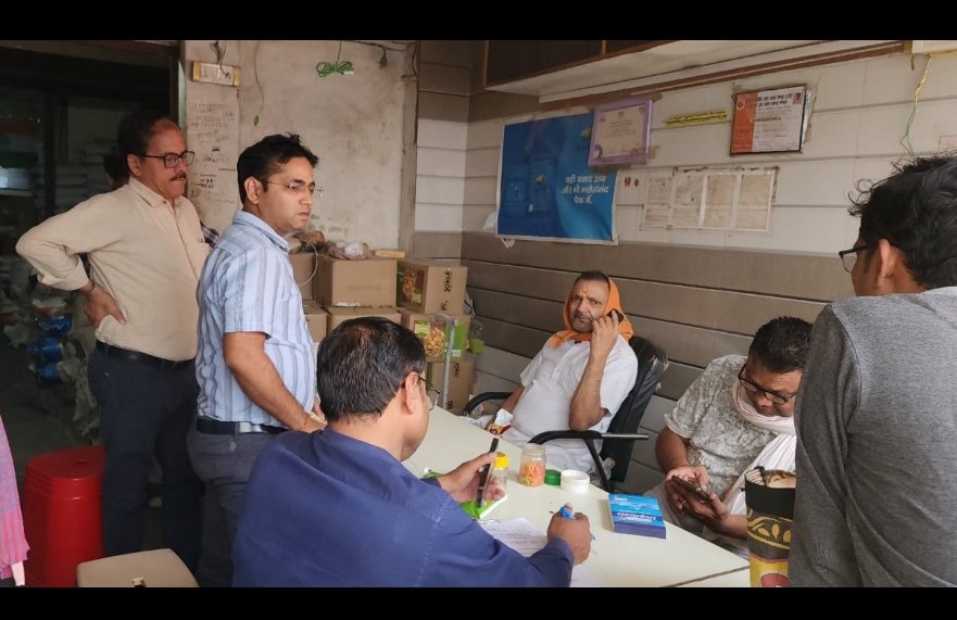 खाद्य सुरक्षा एवं औषधि प्रशासन टीम जालौन का चला कानूनी हंटर संग्रहित किये नमूने 