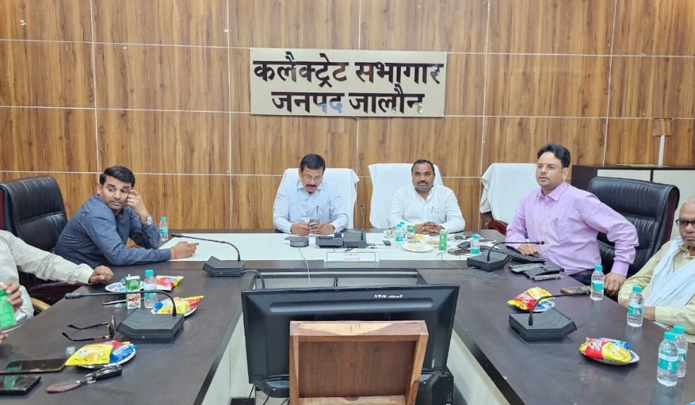 जनप्रतिनिधियों, मीडिया कर्मियों ने स्वयं भरी स्व-गणना, जनपदवासियों से भी की सहभागिता की अपील* 