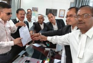 जिला अधिवक्ता संघ ने मंडलायुक्त को सौंपा ज्ञापन, खनन पर प्रतिबंध की मांग* 