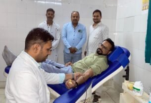 *47 डिग्री की तपती दोपहर में 4 रक्तदाताओं ने किया रक्तदान