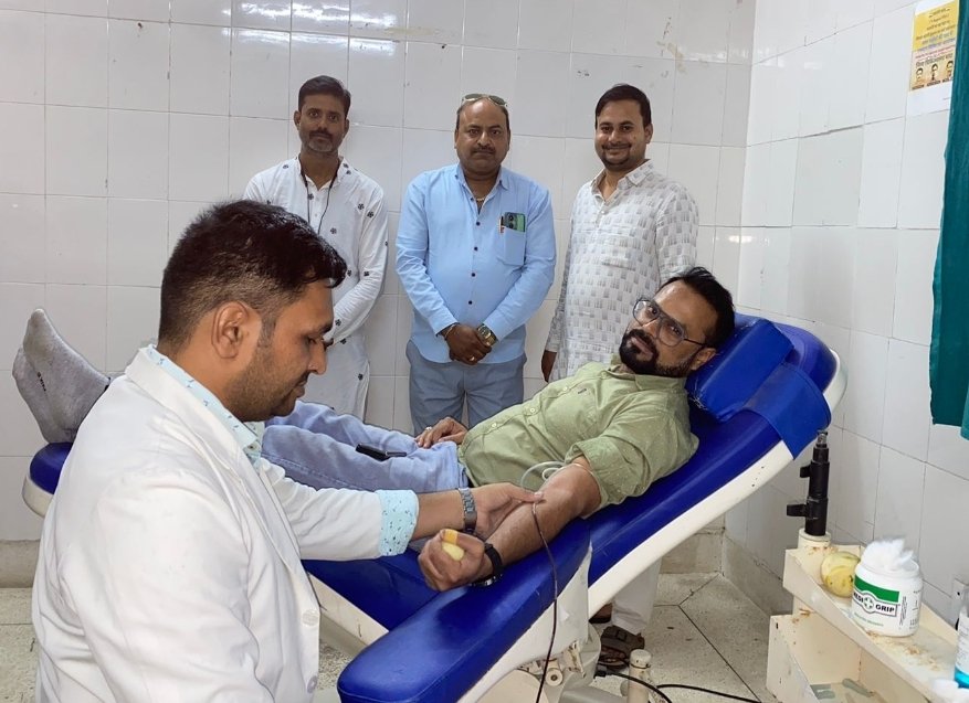 *47 डिग्री की तपती दोपहर में 4 रक्तदाताओं ने किया रक्तदान