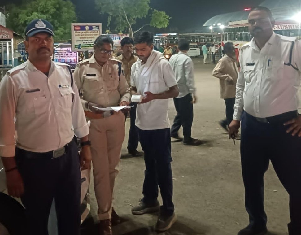पुलिस मुख्या.लय भोपाल मप्र द्वारा चलाये जा रहे 07 दिवसीय विशेष अभियान के तहत यात्री बसो के विरूद्व चालानी 
