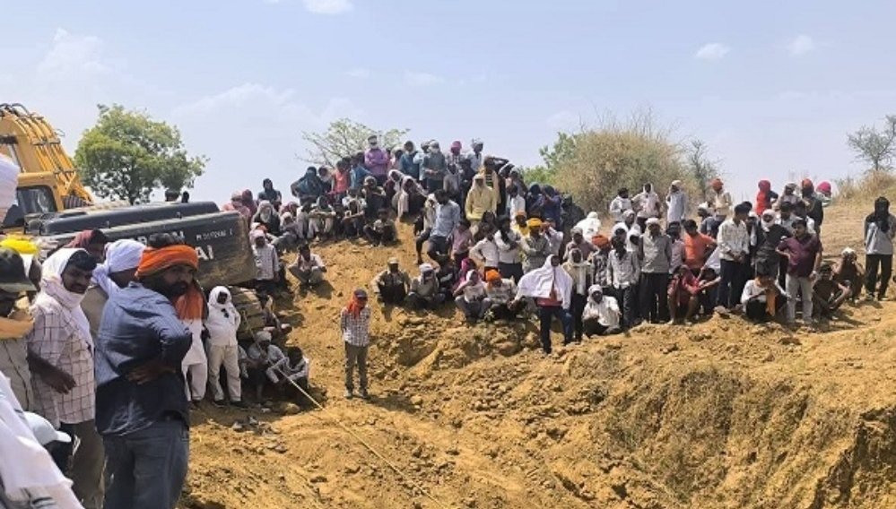 म०प्र० के बीहरपुरवा अंतर्गत नयापुरवा में बड़ा हादसा कुंये की खुदाई कर रहे 5 मजदूर जिंदा दफन–