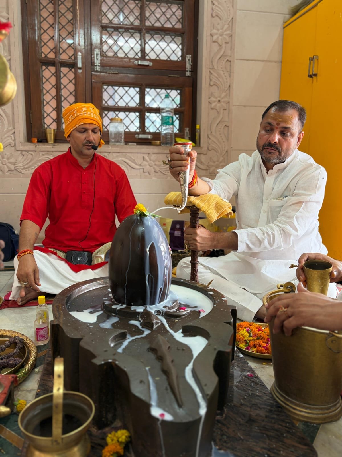 *सेवा, सुशासन एवं गरीब कल्याण के 12 वर्ष पूर्ण होने पर मा0 सदर विधायक श्री प्रकाश द्विवेदी ने विभिन्न मंदिरों में किया पूजन-अर्चन एवं रुद्राभिषेक।