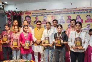 हेडिंग समाधि पर फूल चढ़ाने से अच्छा है संघर्ष के दिनों में साथ दो नम्रता तिवारी राष्ट्रीय प्रवक्ता