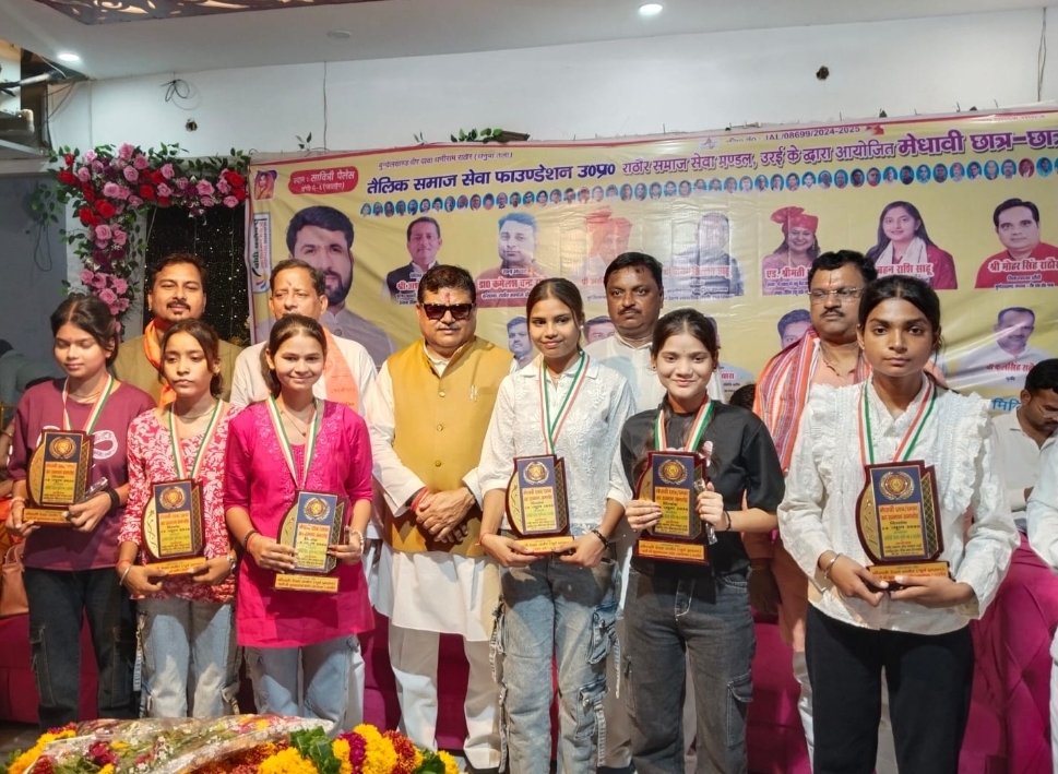 हेडिंग समाधि पर फूल चढ़ाने से अच्छा है संघर्ष के दिनों में साथ दो नम्रता तिवारी राष्ट्रीय प्रवक्ता