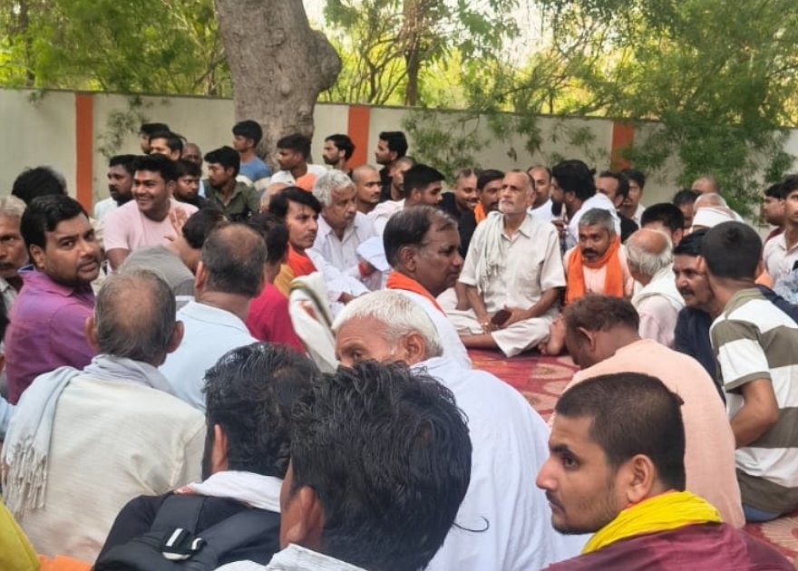 नरैनी में आस्था पर प्रहार के बाद नगरवासियों की बैठक सम्पन्न, कारू माता मंदिर के संरक्षण एवं पुनः प्राण-प्रतिष्ठा का लिया गया संकल्प