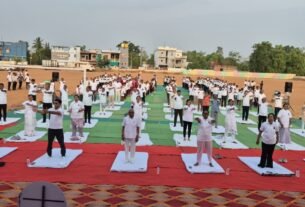 *- विधायक अहिवारा एवं उपाध्यक्ष अनुसूचित जाति विकास प्राधिकरण श्री डोमन लाल कोर्सेवाड़ा सामूहिक योगाभ्यास में हुए शामिल*