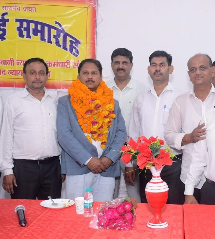 *जनपद न्यायालय परिसर में चार कर्मचारियों का गरिमामय विदाई समारोह आयोजित*