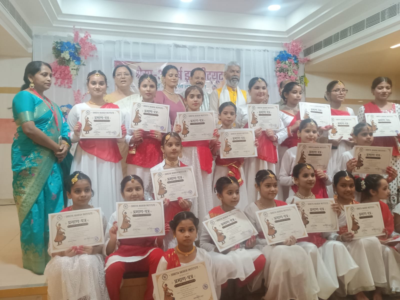श्रेया आकर्ष इंस्टीट्यूट में 10 दिवसीय कथक कार्यशाला का भव्य समापन, प्रतिभाओं का हुआ सम्मान*